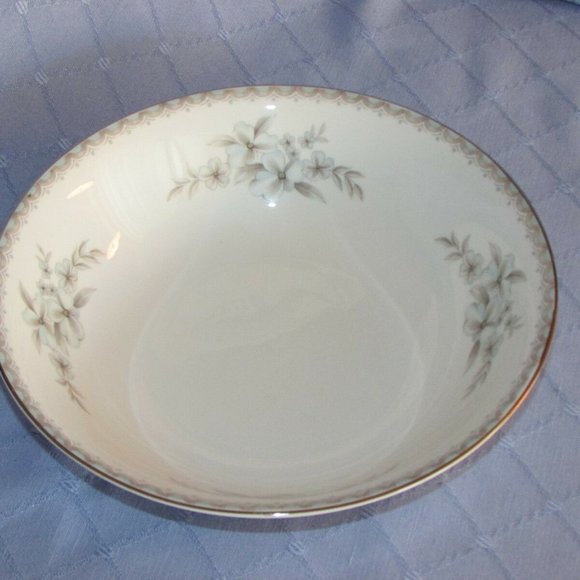 Mikasa Alicia 9" Vintage Bone China Serving Bowl 9359 Blue Flowers Japan - Picture 7 of 8